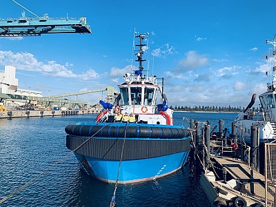 State-of-the-art tug arrives in Esperance to boost port operations with three generations of Mackenzie Marine and Towage family on board 
