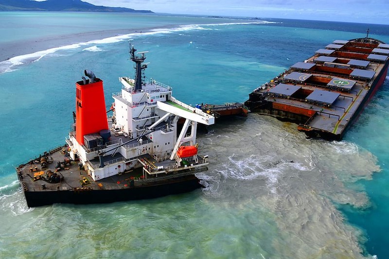 1024px IMO helping to mitigate the impacts of MV Wakashio oil spill in Mauritius 50236896003