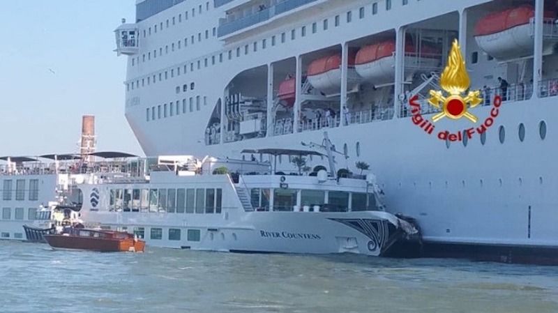 msc cruise ship hits pier.b80660