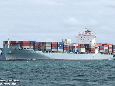 Maersk containership loses containers in North Pacific 